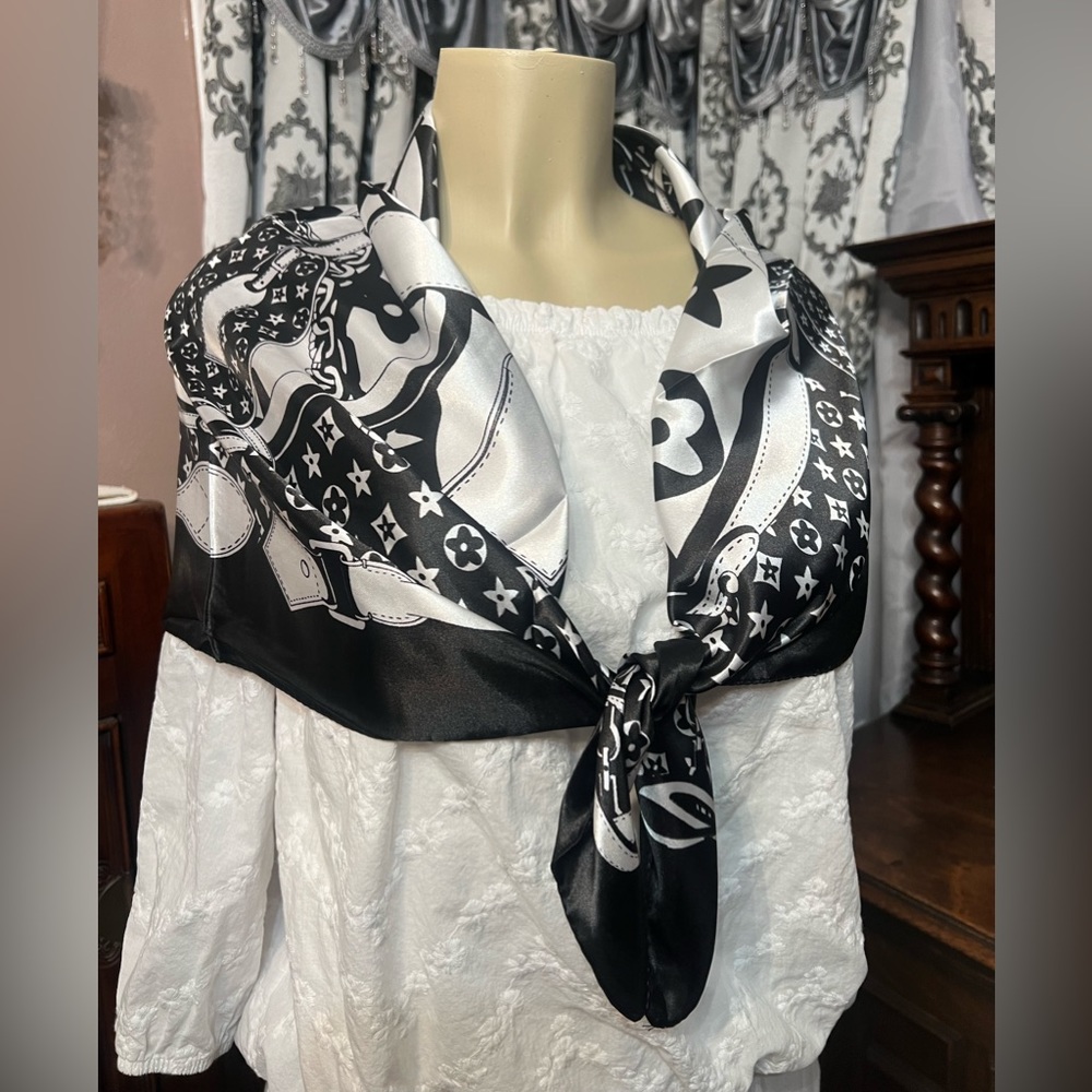 New Luxury Black & White Fashion Scarf
